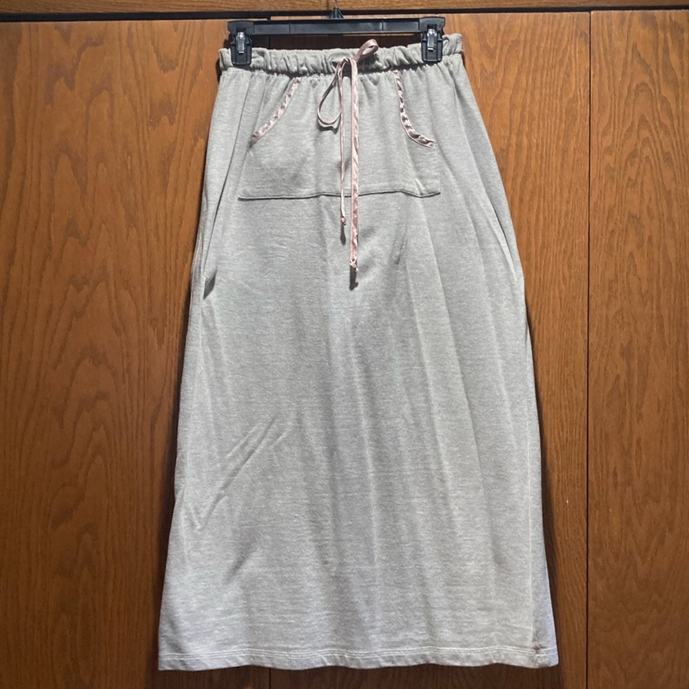 Light gray midi skirt. size M